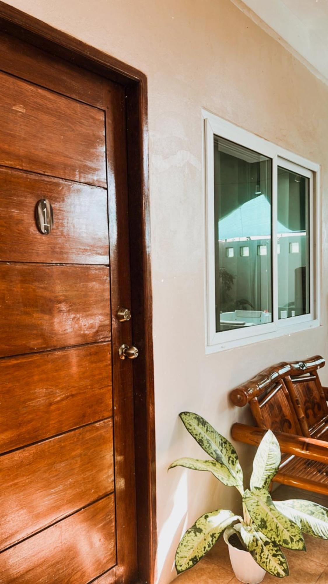Villa Skanderbeg Guest House Puerto Princesa Luaran gambar