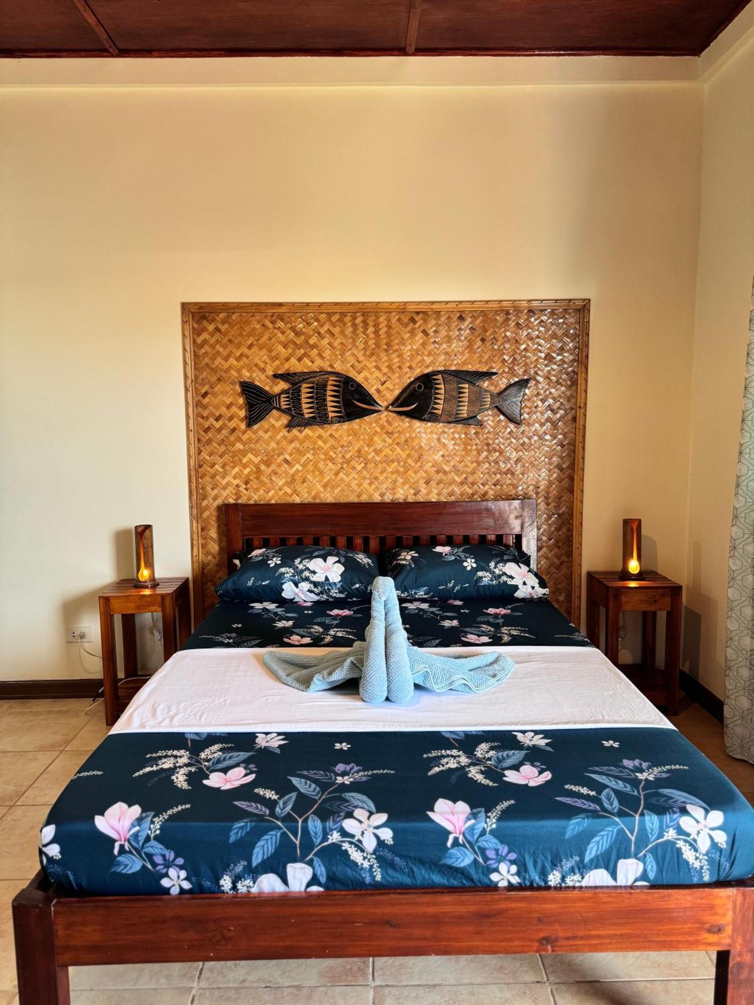 Villa Skanderbeg Guest House Puerto Princesa Luaran gambar