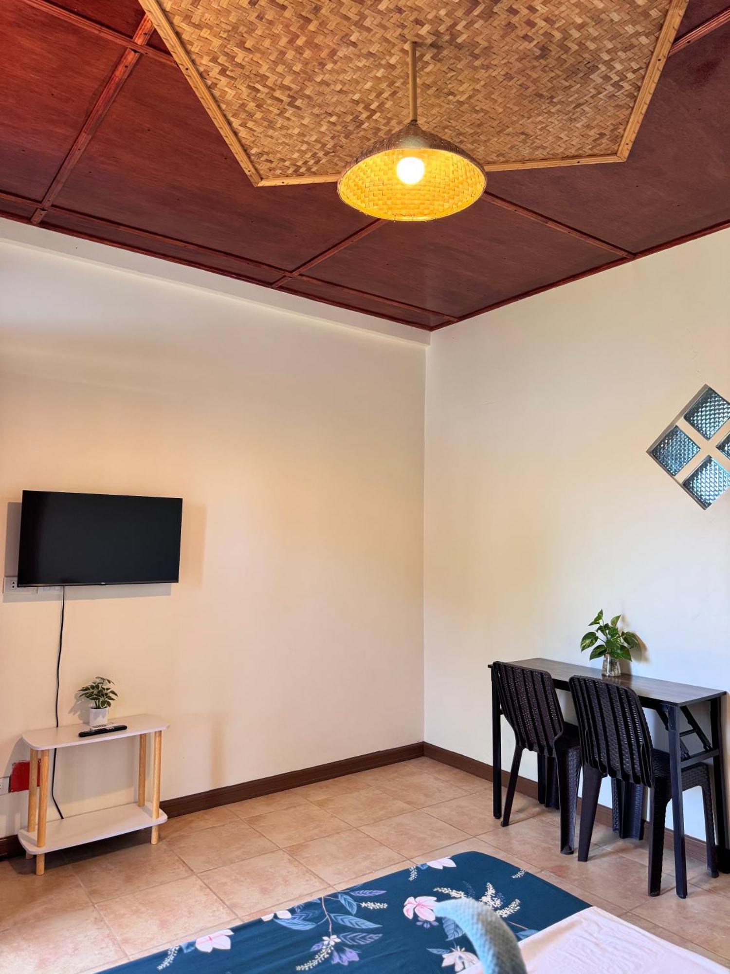 Villa Skanderbeg Guest House Puerto Princesa Luaran gambar
