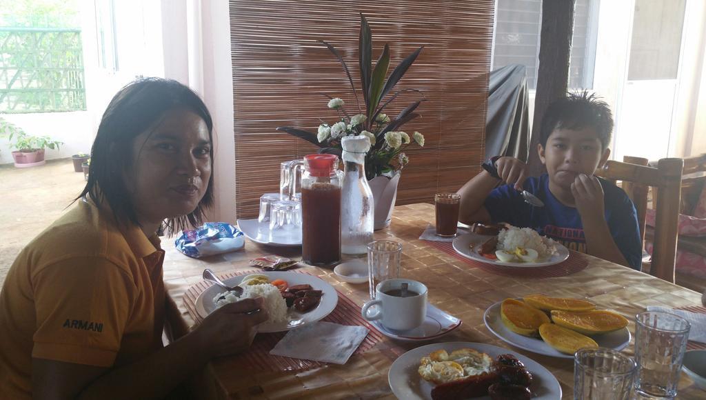 Villa Skanderbeg Guest House Puerto Princesa Luaran gambar